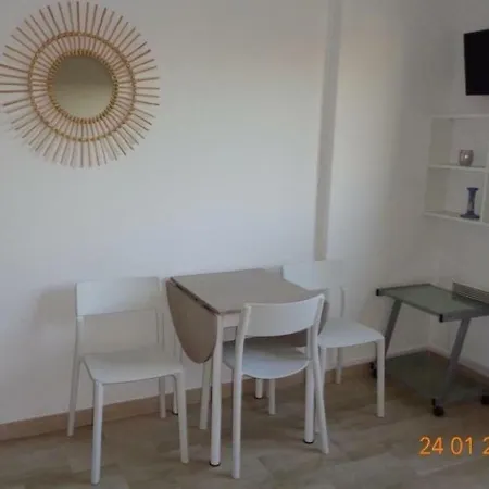 Appartement Studio Avec Garage En Centre Ville Et Proche Plages