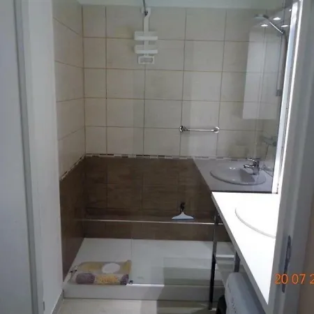 Appartement Studio Avec Garage En Centre Ville Et Proche Plages *